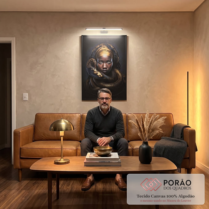 Quadro Decorativo Serpente Gold: Elegância e Poder em sala de estar moderna - quadros decorativos para sala