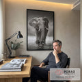 Quadro Decorativo Majestade em Preto e Branco: Elefante em escritorio moderno - quadros decorativos para sala