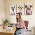 Quadro Decorativo: Alegria na Savana com Chiclete Rosa em escritorio moderno - quadros decorativos para sala