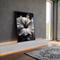 Quadro Decorativo Beleza e Simplicidade do Hibisco em ambiente decorado - quadros decorativos para sala