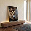 Quadro Decorativo Leão da Coroa Dourada: Inspire Poder em ambiente decorado - quadros decorativos para sala