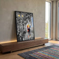 Quadro Decorativo: Íntimo Momento de Amor na Chuva em ambiente decorado - quadros decorativos para sala