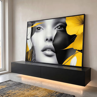 Quadro Decorativo Mulher sobre tons Amarelados em ambiente decorado - quadros decorativos para sala