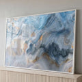 Arte abstrata efeito mármore em tons de azul, cinza e veios dourados, quadro decorativo