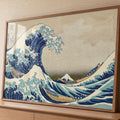 A Grande Onda de Kanagawa de Hokusai com barcos e Monte Fuji em tons de azul, quadro decorativo