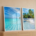 Praia tropical com palmeiras, areia branca e mar azul turquesa cristalino em duas telas, quadro decorativo