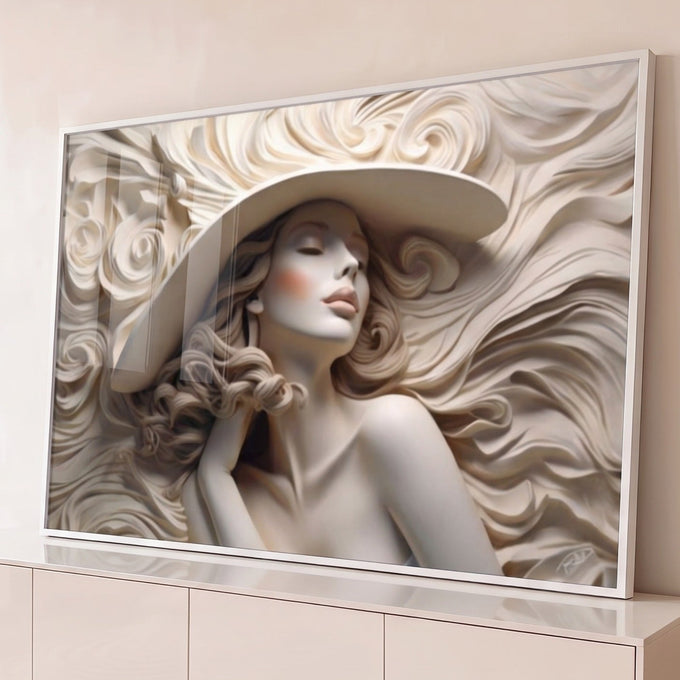 Mulher de chapéu em relevo escultural com cabelos ondulados e espirais em tons creme, quadro decorativo
