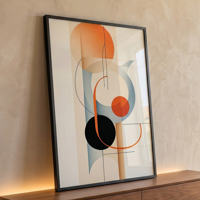 Composição abstrata com círculos laranja, preto e arcos azuis sobre fundo bege, quadro decorativo