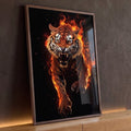 Tigre rugindo avançando envolto em chamas laranja sobre fundo preto, quadro decorativo