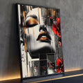 Rosto de mulher de boca dourada, flor vermelha e colagem geométrica preta e branca, quadro decorativo