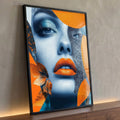Rosto de mulher em tons de azul com batom laranja, folhas outonais e texturas em colagem, quadro decorativo