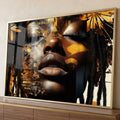 Rosto de mulher negra de olhos fechados com tranças e folhas douradas, quadro decorativo