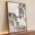 Leão e leoa se tocando com dois filhotes em aquarela bege sobre fundo branco, quadro decorativo