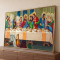 Santa Ceia com Jesus e apóstolos de auréolas douradas à mesa em estilo sacro colorido, quadro decorativo