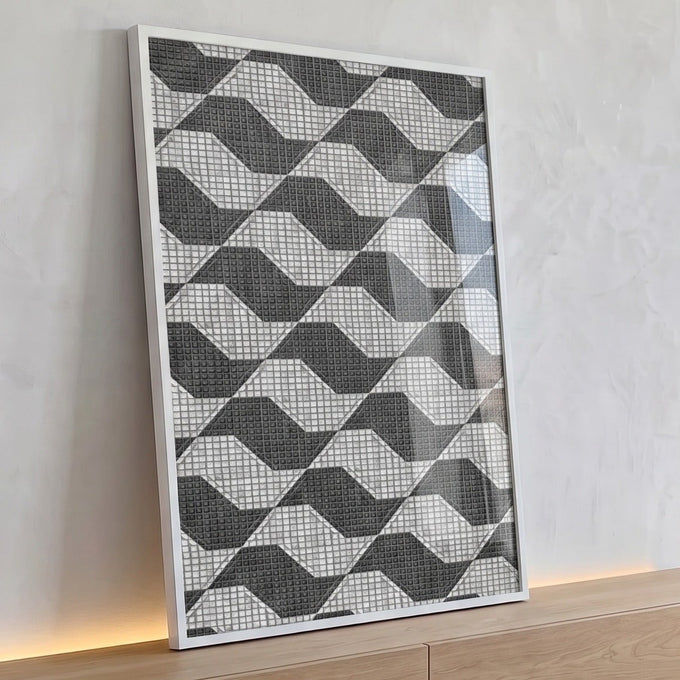 Mosaico de pastilhas com ondas geométricas em cinza escuro e branco, quadro decorativo
