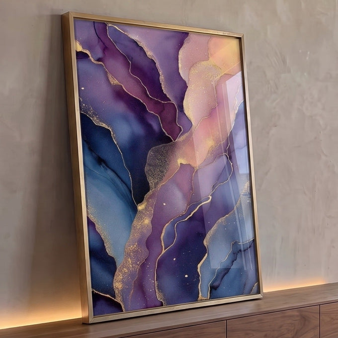Pintura abstrata em tinta fluida roxa, azul e rosa com veios dourados, quadro decorativo
