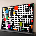 Grade geométrica preta e branca com círculos e quadrados coloridos em estilo abstrato, quadro decorativo