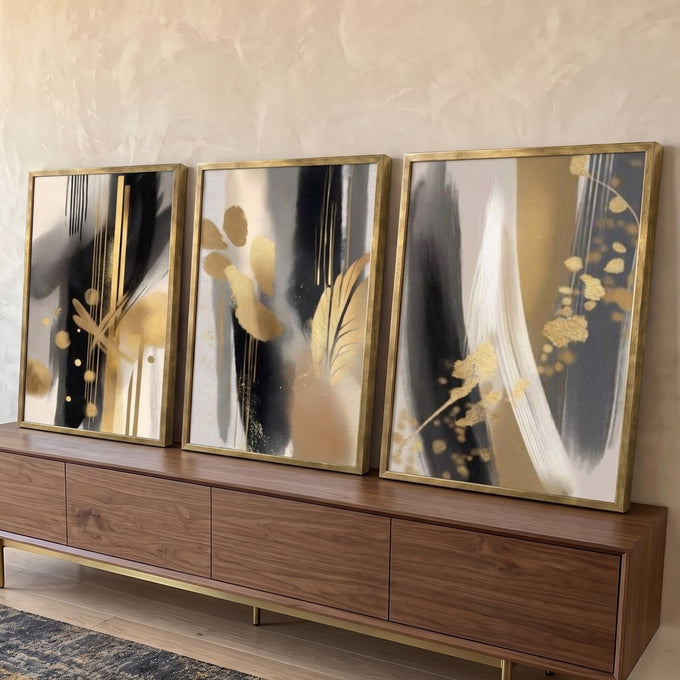 Três telas com pinceladas pretas e brancas, penas e manchas douradas, arte abstrata, quadro decorativo