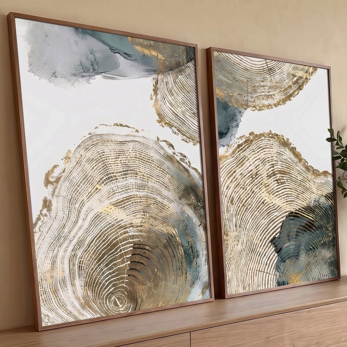 Dois quadros com anéis de tronco dourados, manchas azul acinzentadas e fundo branco, quadro decorativo