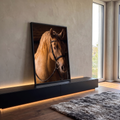 Quadro Decorativo Grande Cavalo para Sala Dourado | quadros decorativos para sala | cavalo dourado em close com cabeçada preta e fundo escuro | em Quadros para Sala | Porao dos Quadros