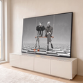 Quadro Decorativo Grande Figuras no Balanço para Sala Preto | quadros decorativos para sala | mulher de chapéu xadrez e homem de terno sentados num balanço laranja sobre piso xadrez | em Quadros para Sala | Porao dos Quadros