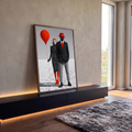 Casal surreal de moda com balão vermelho e chapéu vermelho em deserto de sal, quadro decorativo