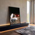 Homem de terno branco, jantar à luz de velas, pantera negra e Ferrari vermelha à noite, quadro decorativo