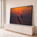 Quadro Decorativo Grande Gaivotas Voando para Sala Laranja | quadros decorativos para sala | gaivotas voando sobre o mar durante pôr do sol laranja e vermelho | em Quadros para Sala | Porao dos Quadros
