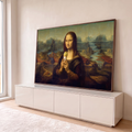 Quadro Decorativo Grande Mona Lisa Sorvete para Sala | quadros decorativos para sala | mulher com sorriso enigmático segurando sorvete de pistache, paisagem de montanhas ao fundo | em Quadros para Sala | Porao dos Quadros
