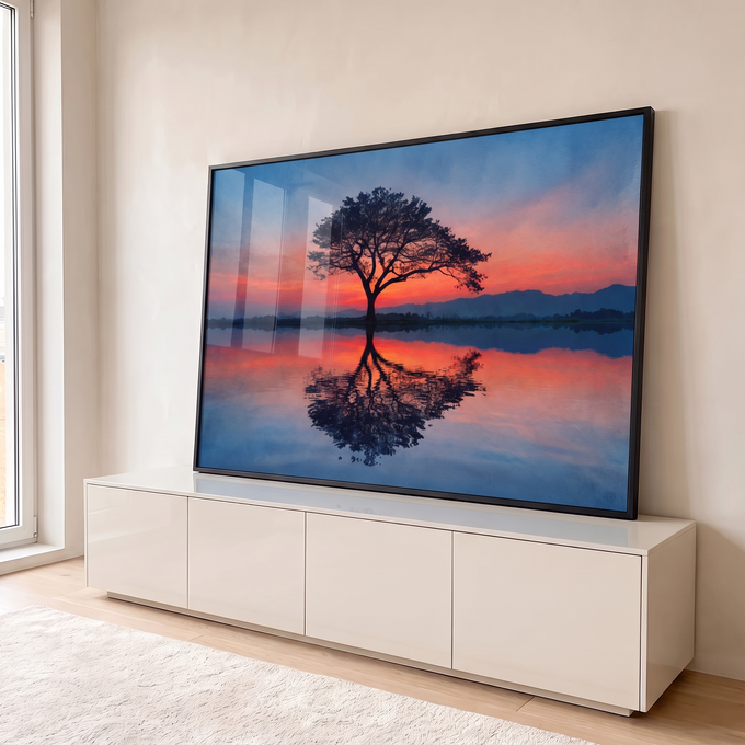 Quadro Decorativo Grande Árvore Solitária Reflexo para Sala | quadros decorativos para sala | árvore solitária em silhueta refletida no lago sob céu de pôr do sol laranja e azul | em Quadros para Sala | Porao dos Quadros