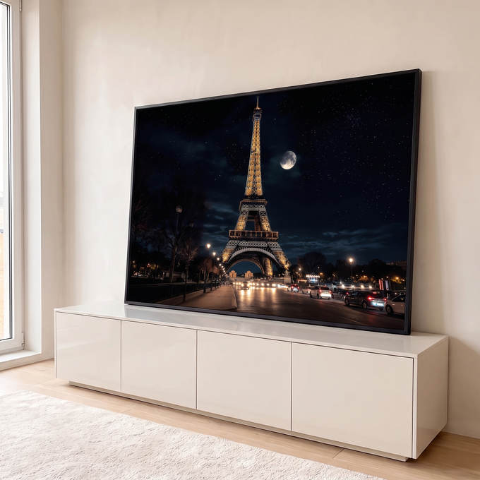 Quadro Decorativo Grande Torre Eiffel para Sala Preto | quadros decorativos para sala | Torre Eiffel iluminada em dourado à noite com lua e céu estrelado ao fundo | em Quadros para Sala | Porao dos Quadros