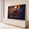 Panda de óculos escuros e fones mixando em toca-discos sobre fundo grafite laranja e azul, quadro decorativo