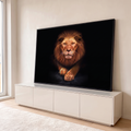 Quadro Decorativo Grande Leão com Juba Marrom para Sala | quadros decorativos para sala | leão de juba dourada avançando com patas estendidas sobre fundo preto | em Quadros para Sala | Porao dos Quadros