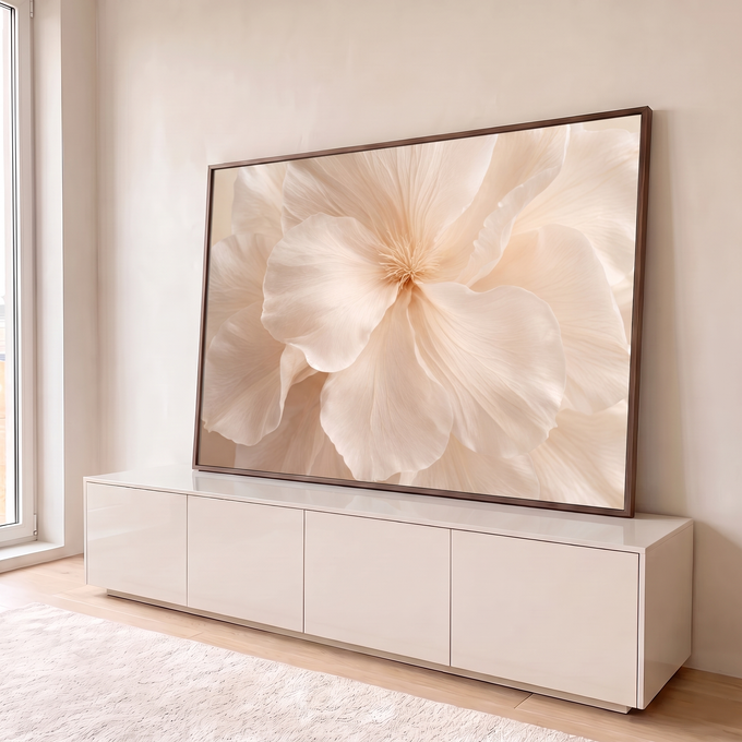 Quadro Decorativo Grande Flor Branca Branco para Sala | quadros decorativos para sala | flor branca em macro com pétalas onduladas e estames bege ao centro | em Quadros para Sala | Porao dos Quadros
