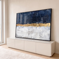 Pintura abstrata com azul marinho riscado, faixa de folha de ouro e branco texturizado, quadro decorativo