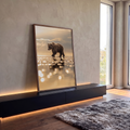 Quadro Decorativo Grande Urso Pardo para Sala Dourado | quadros decorativos para sala | urso pardo caminhando em praia molhada com reflexo dourado do pôr do sol | em Quadros para Sala | Porao dos Quadros