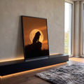 Quadro Decorativo Grande Leão em Silhueta para Sala Laranja | quadros decorativos para sala | leão em silhueta sentado sobre rocha com lua cheia ao fundo em céu laranja | em Quadros para Sala | Porao dos Quadros