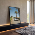 Quadro Decorativo Grande Carro Clássico para Sala Branco | quadros decorativos para sala | carro esportivo branco visto de trás numa estrada com palmeiras e céu azul | em Quadros para Sala | Porao dos Quadros