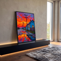 Rua molhada ao pôr do sol com casa azul, postes e céu laranja refletido na poça, quadro decorativo