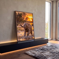 Quadro Decorativo Filhote de Elefante na Água ao Pôr do Sol | quadros decorativos para sala | filhote de elefante espirrando água com a tromba sob pôr do sol dourado | em Quadros para Sala | Porao dos Quadros