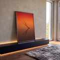 Galho seco em silhueta refletido na água parada sob céu vermelho e laranja do pôr do sol, quadro decorativo
