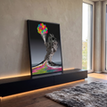 Casa sobre rochedo com balões coloridos e tinta escorrendo no mar, arte surreal, quadro decorativo