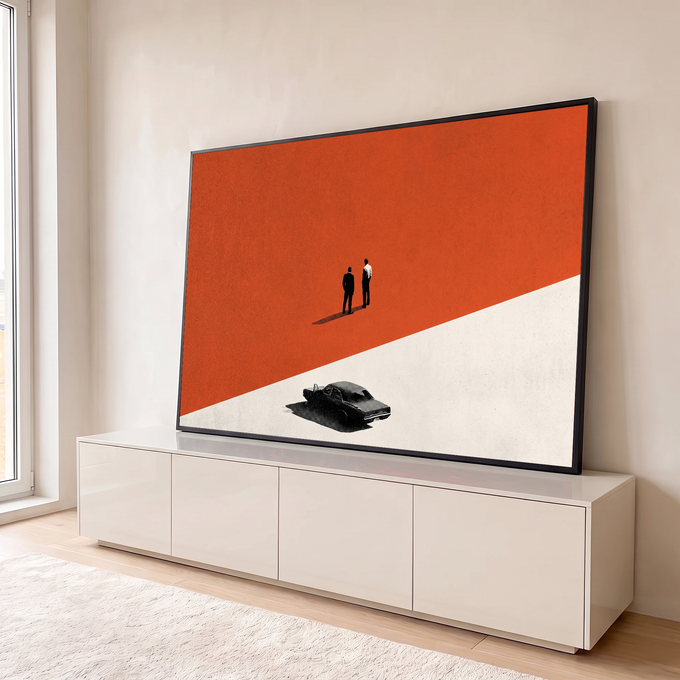Dois homens de terno e carro antigo em fundo laranja e branco, estilo noir minimalista, quadro decorativo