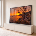 Árvore com amuletos olho grego, cabaças e conchas diante do mar ao pôr do sol laranja, quadro decorativo