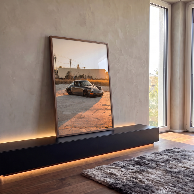 Quadro Decorativo Grande Carro Clássico Cinza para Sala | quadros decorativos para sala | carro esportivo cinza rebaixado com rodas pretas em pátio ao entardecer | em Quadros para Sala | Porao dos Quadros