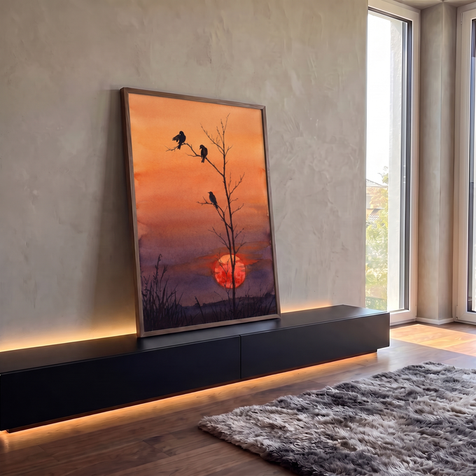 Aquarela de três corvos em árvore seca diante de sol vermelho e céu laranja ao entardecer, quadro decorativo