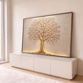 Árvore da vida dourada com tronco trançado e folhas brancas em relevo sobre parede bege, quadro decorativo