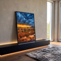 Paisagem de outono com céu de tempestade, pôr do sol, estrada sinuosa e ponte de pedra, quadro decorativo
