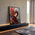 Rosto de mulher com pintura facial colorida, penas e lenço vermelho em fundo texturizado, quadro decorativo