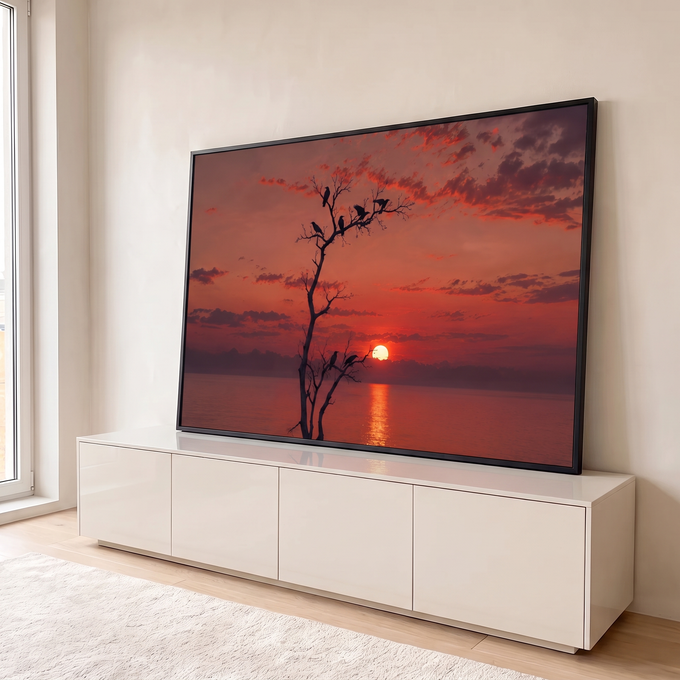 Quadro Decorativo Grande Corvos em Árvore para Sala Vermelho | quadros decorativos para sala | corvos em silhueta sobre árvore seca com pôr do sol vermelho ao fundo | em Quadros para Sala | Porao dos Quadros